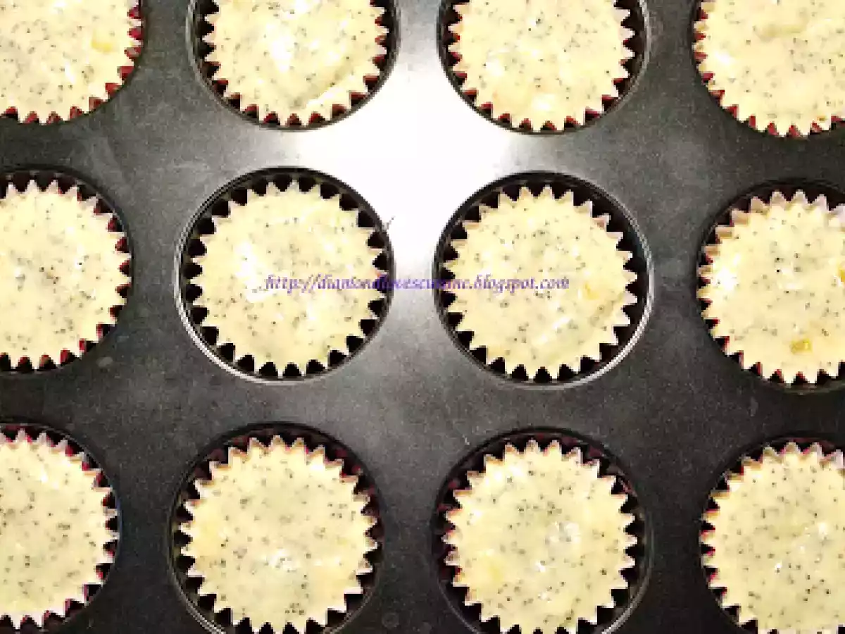 Muffins cu banane si mac - pufoase si aromate! - poza 8