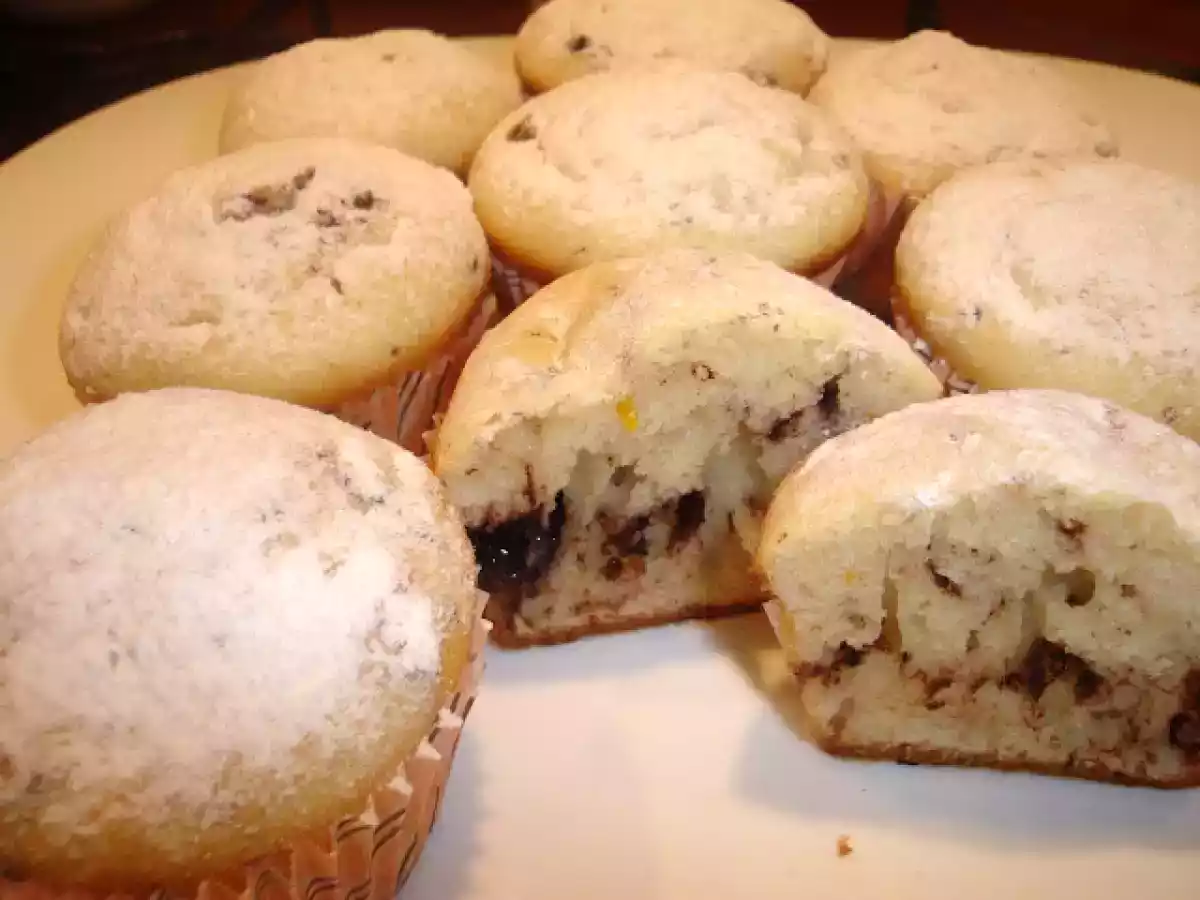 Muffins cu branza de vaci si ciocolata