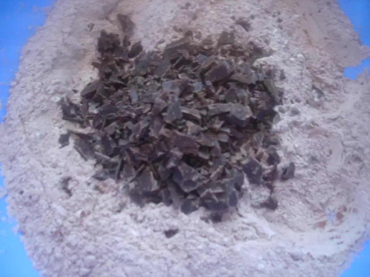 Muffins cu cacao si bucati de ciocolata - poza 3