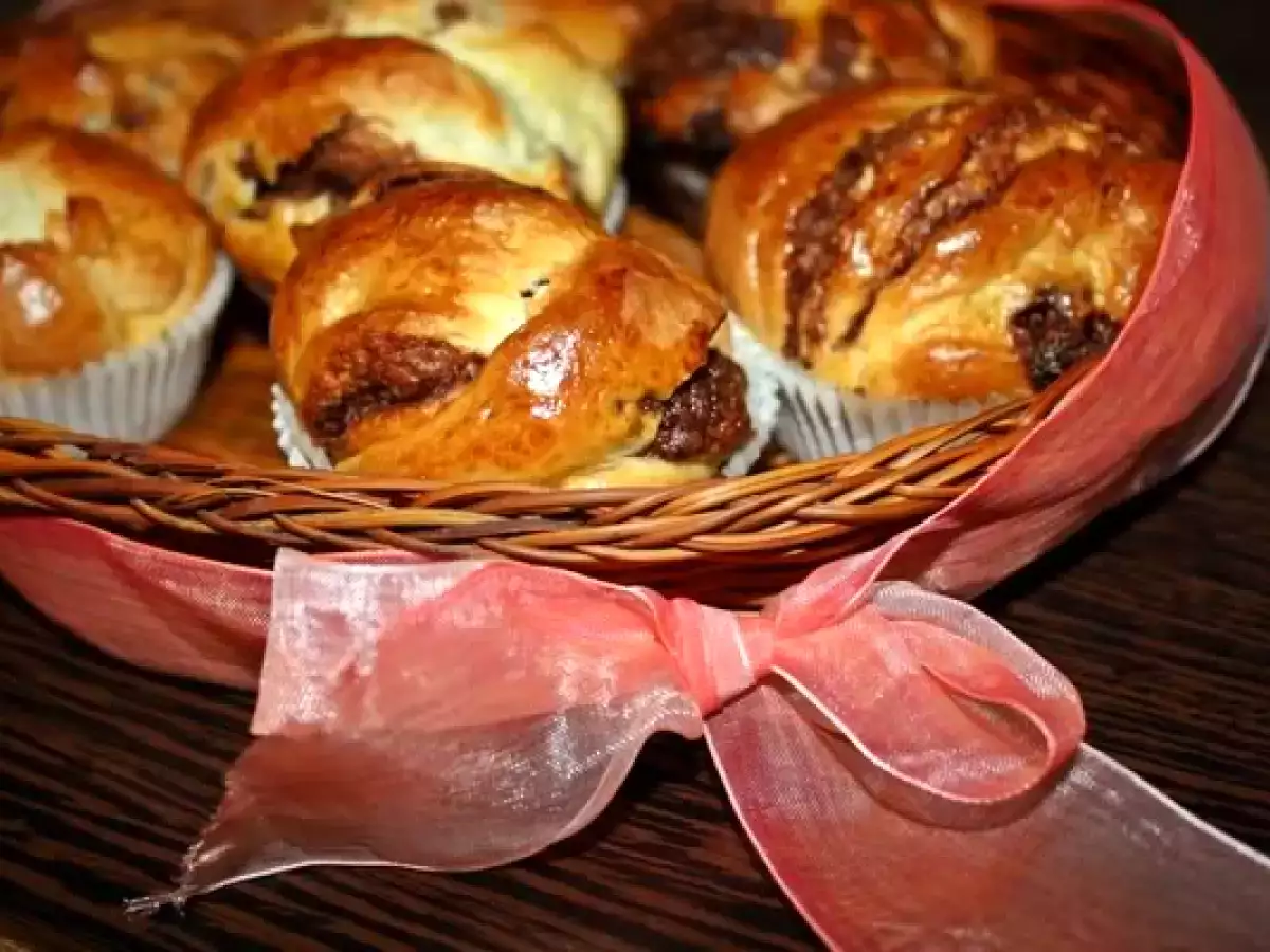 Muffins cu crema de ciocolata, din aluat dospit - poza 6