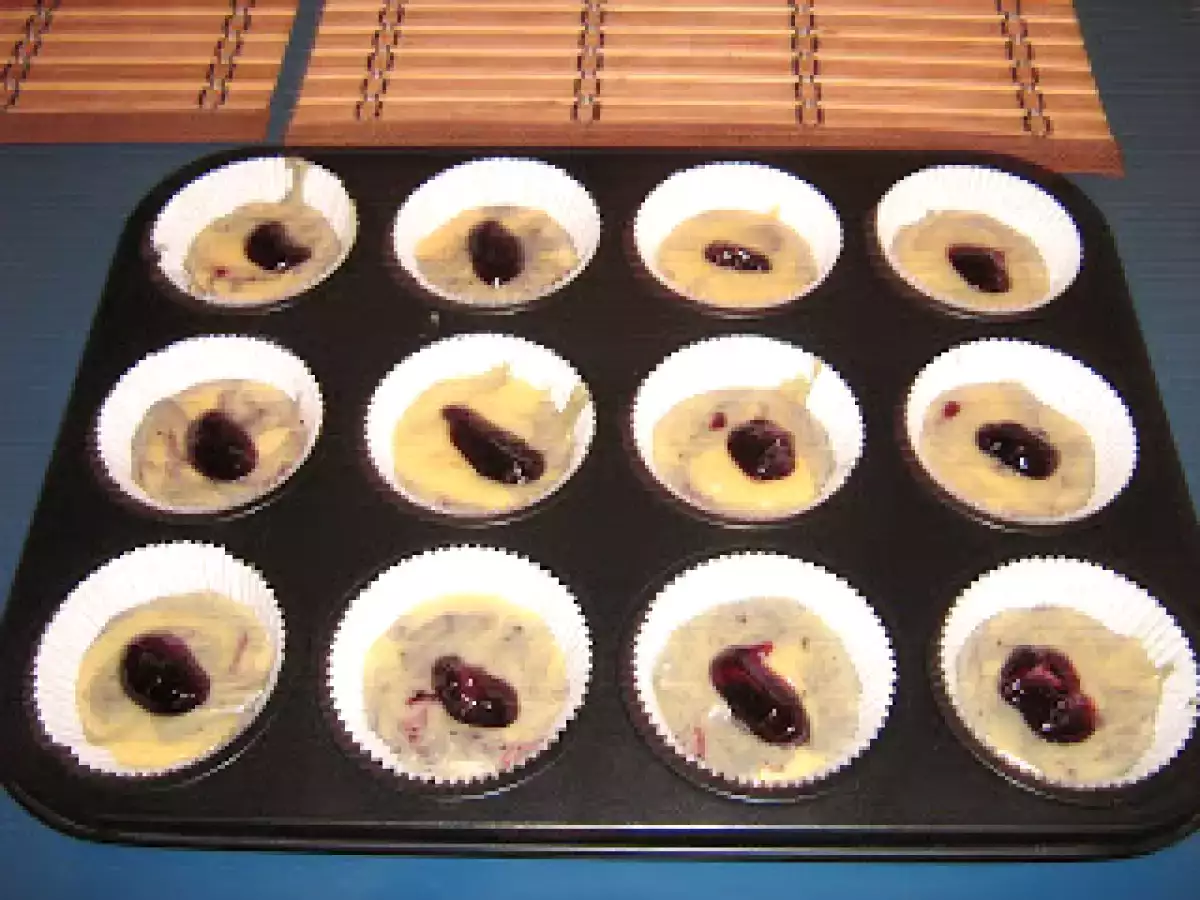 Muffins cu dulceata de afine - poza 6
