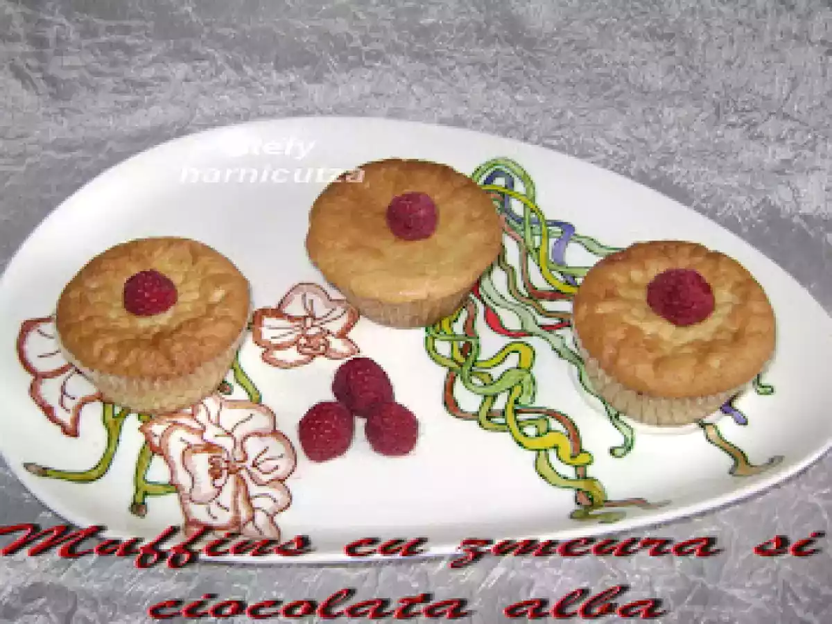 Muffins cu zmeura si ciocolata alba