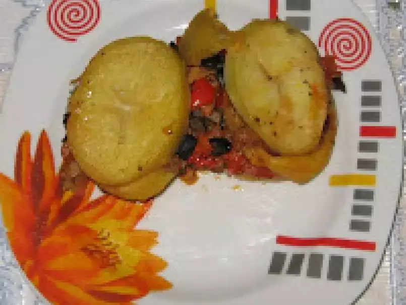 Musaca de cartofi cu ciuperci si masline