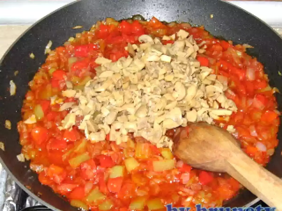 Musaca de cartofi cu ciuperci si masline - poza 9