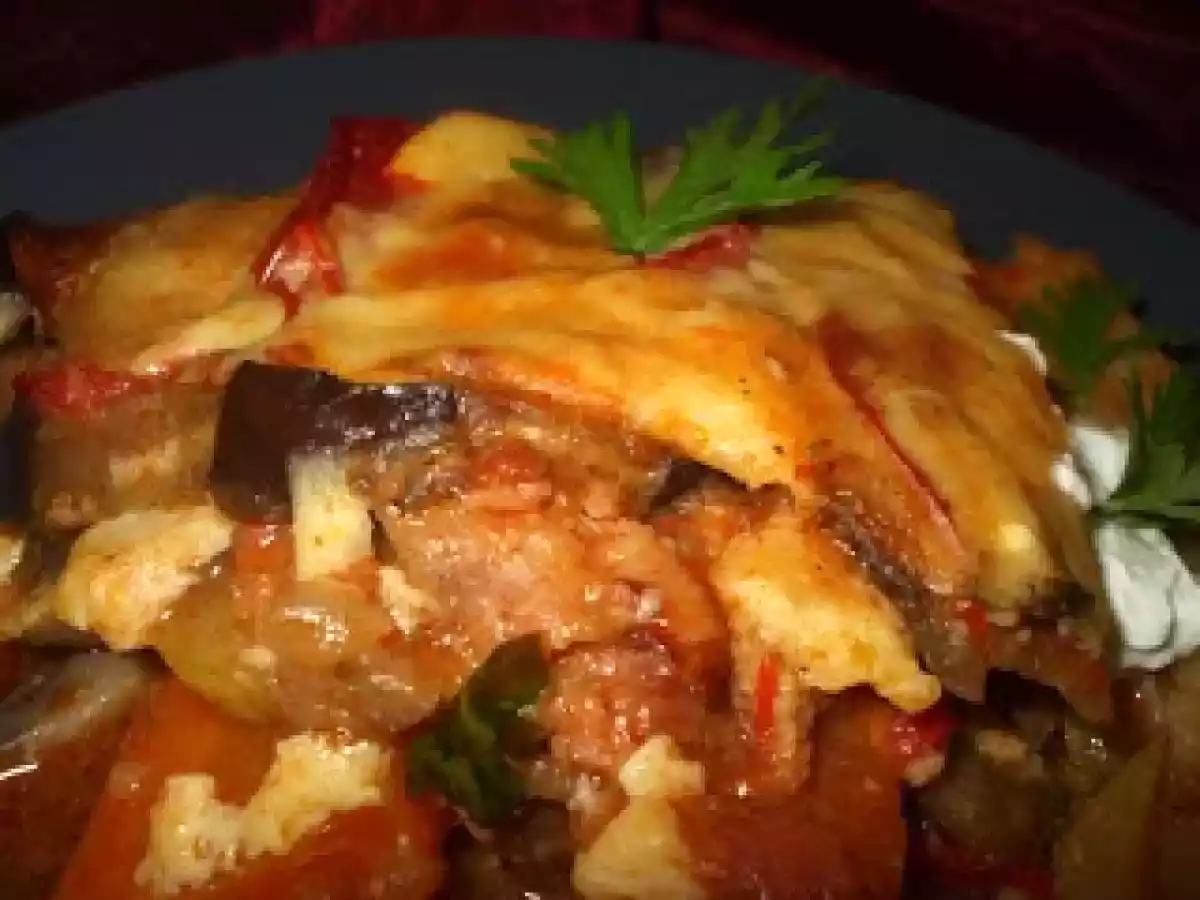 Musaca de vinete cu carne de curcan si costita