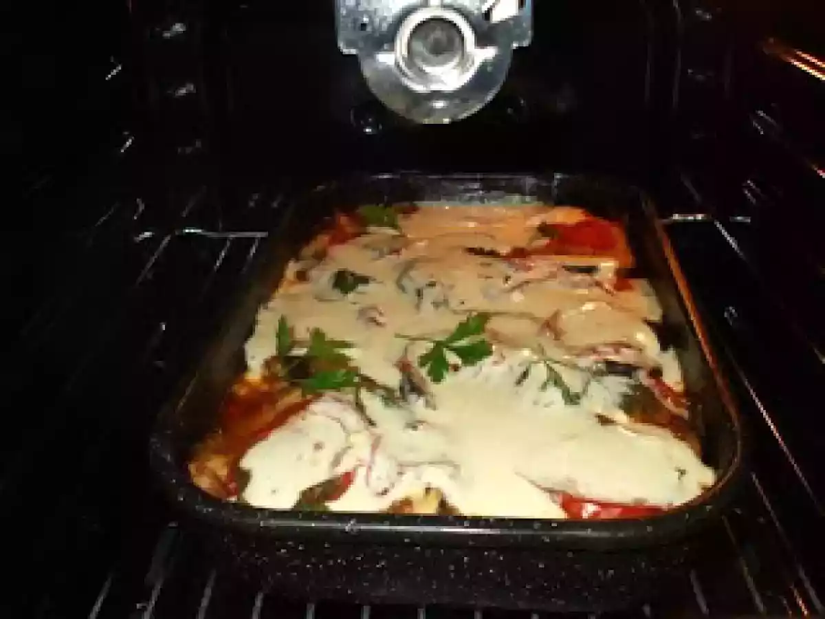 Musaca de vinete cu carne de curcan si costita - poza 3