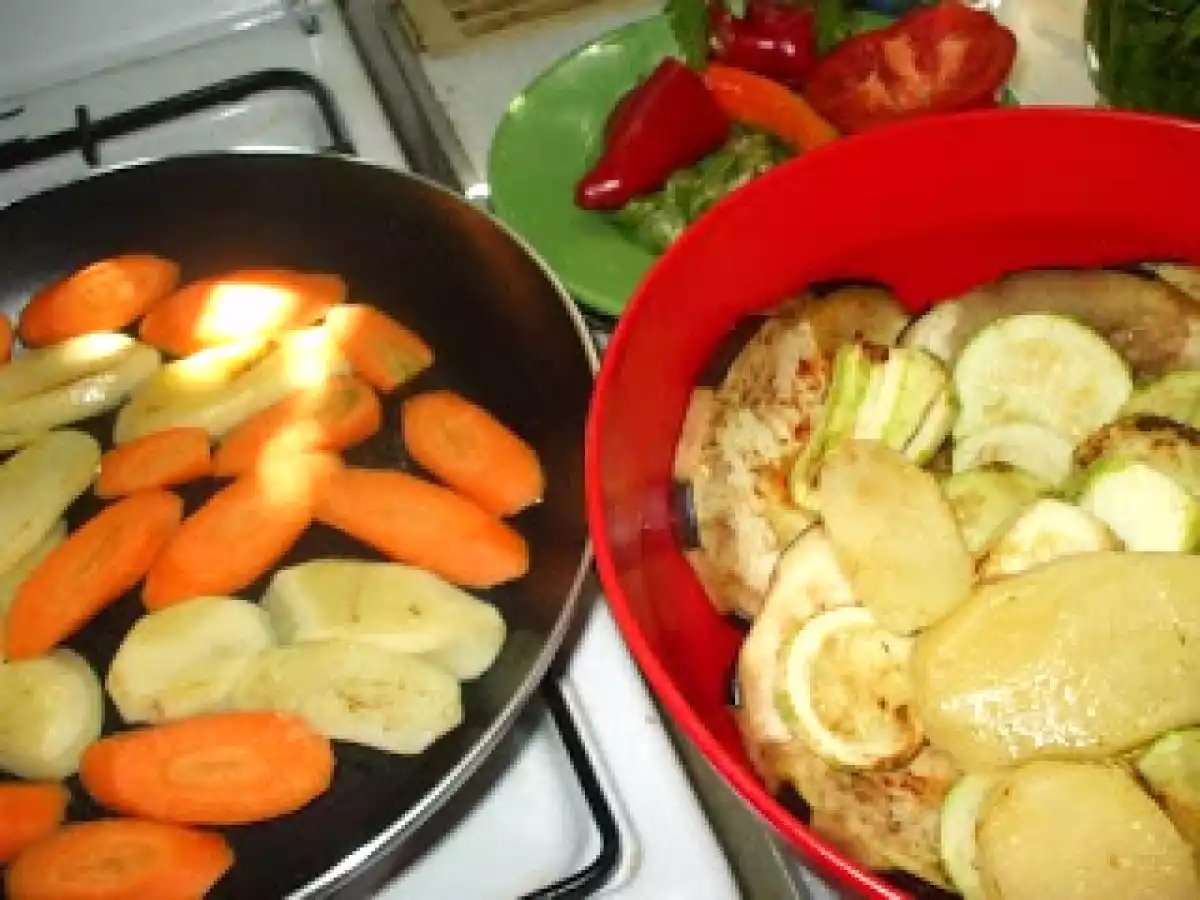 Musaca de vinete cu carne de curcan si costita - poza 8