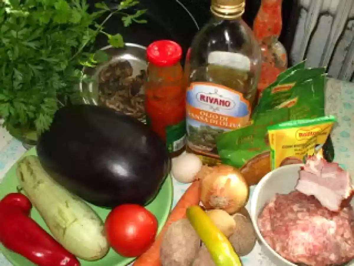 Musaca de vinete cu carne de curcan si costita - poza 9