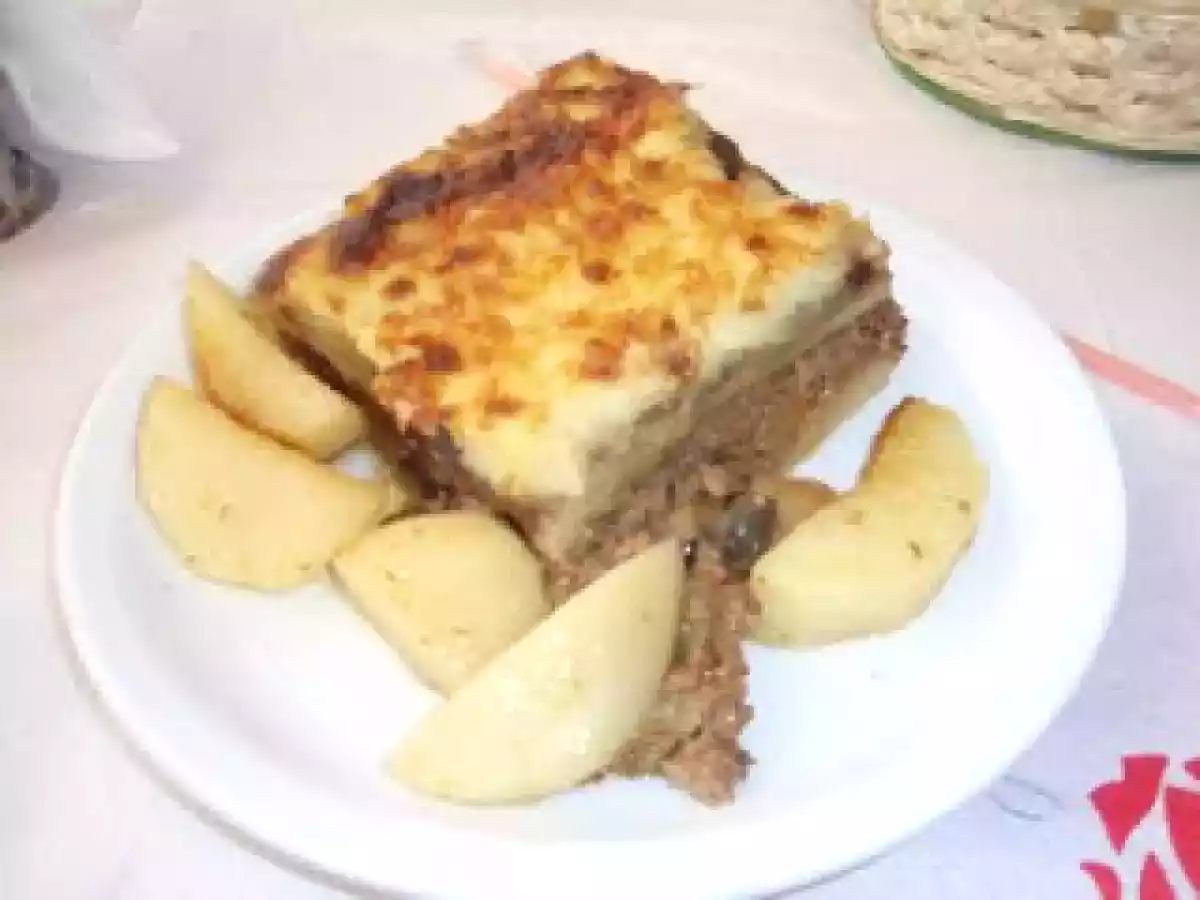 Musaca greceasca cu sos bechamel