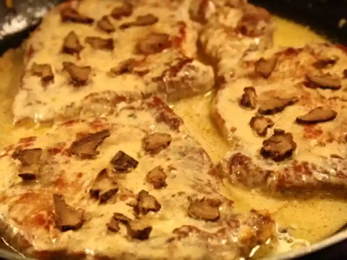 Muschi de porc in sos cu trufe albe