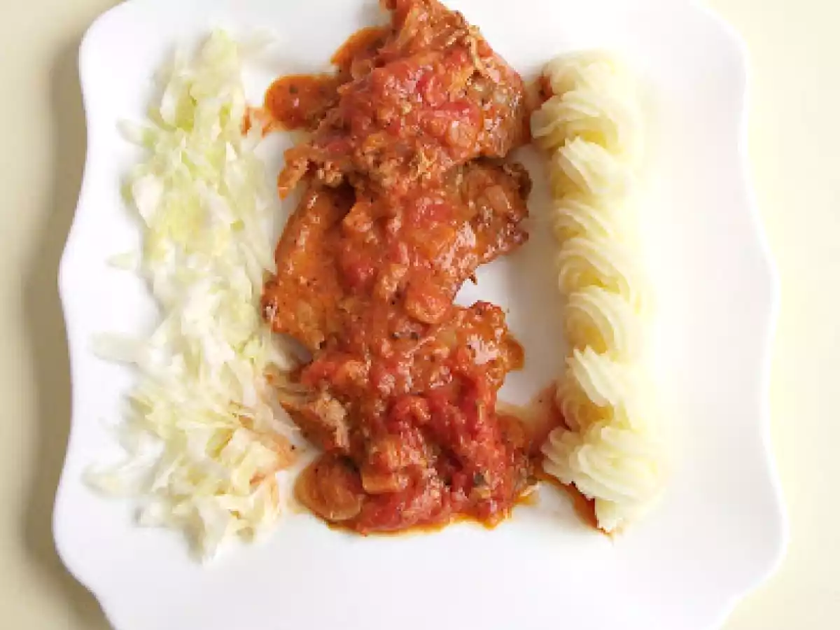 Muschi de porc in sos de rosii, picant