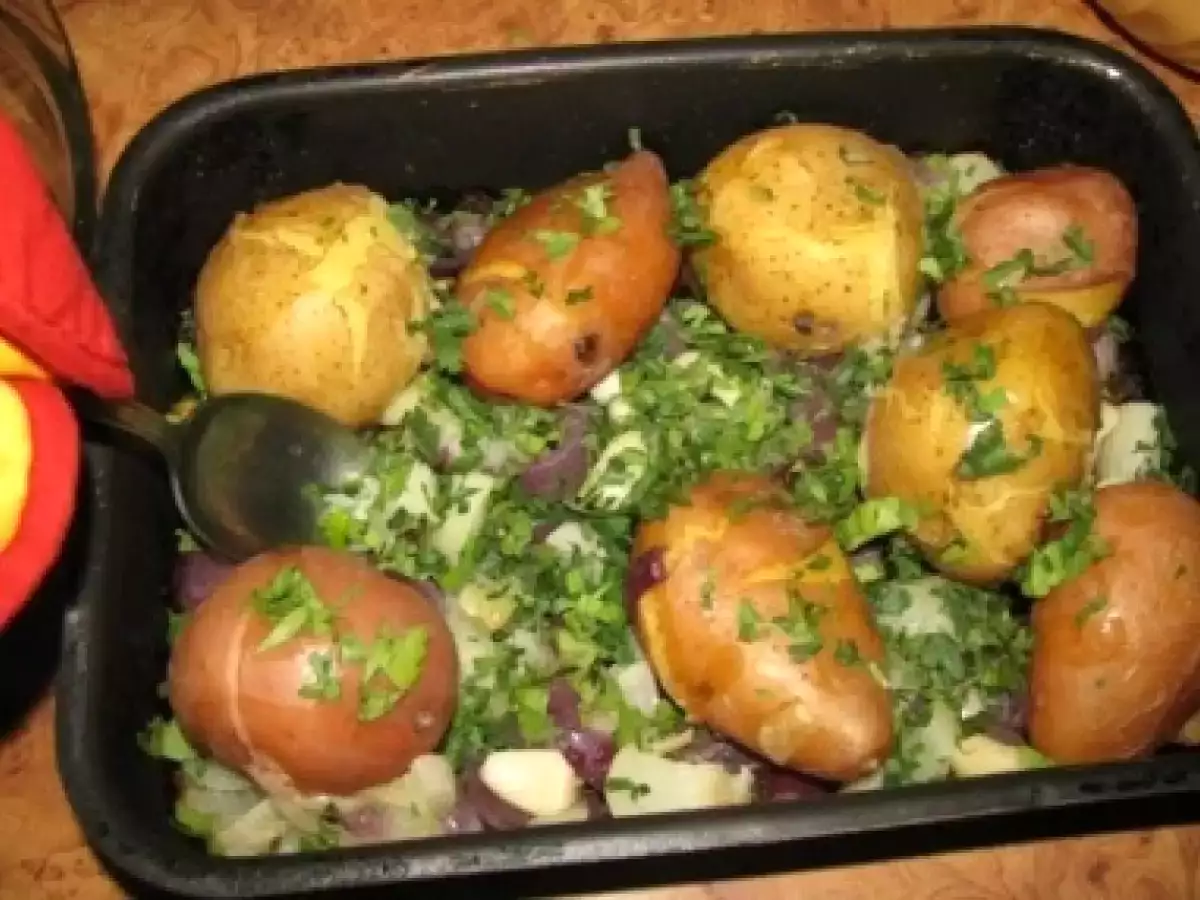 Muschi de vita la gratar cu ceapa, usturoi si cartofi copti in coaja - poza 4