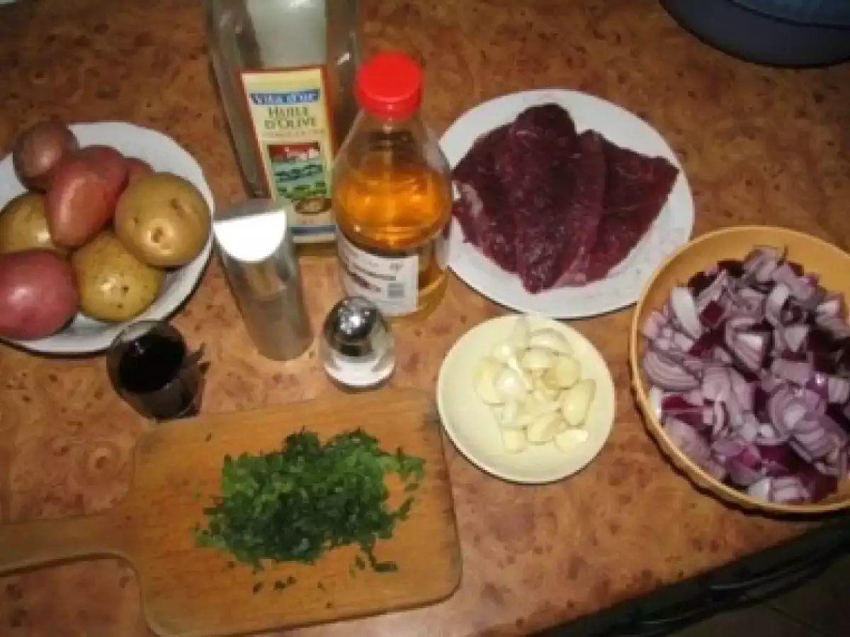 Muschi de vita la gratar cu ceapa, usturoi si cartofi copti in coaja - poza 6