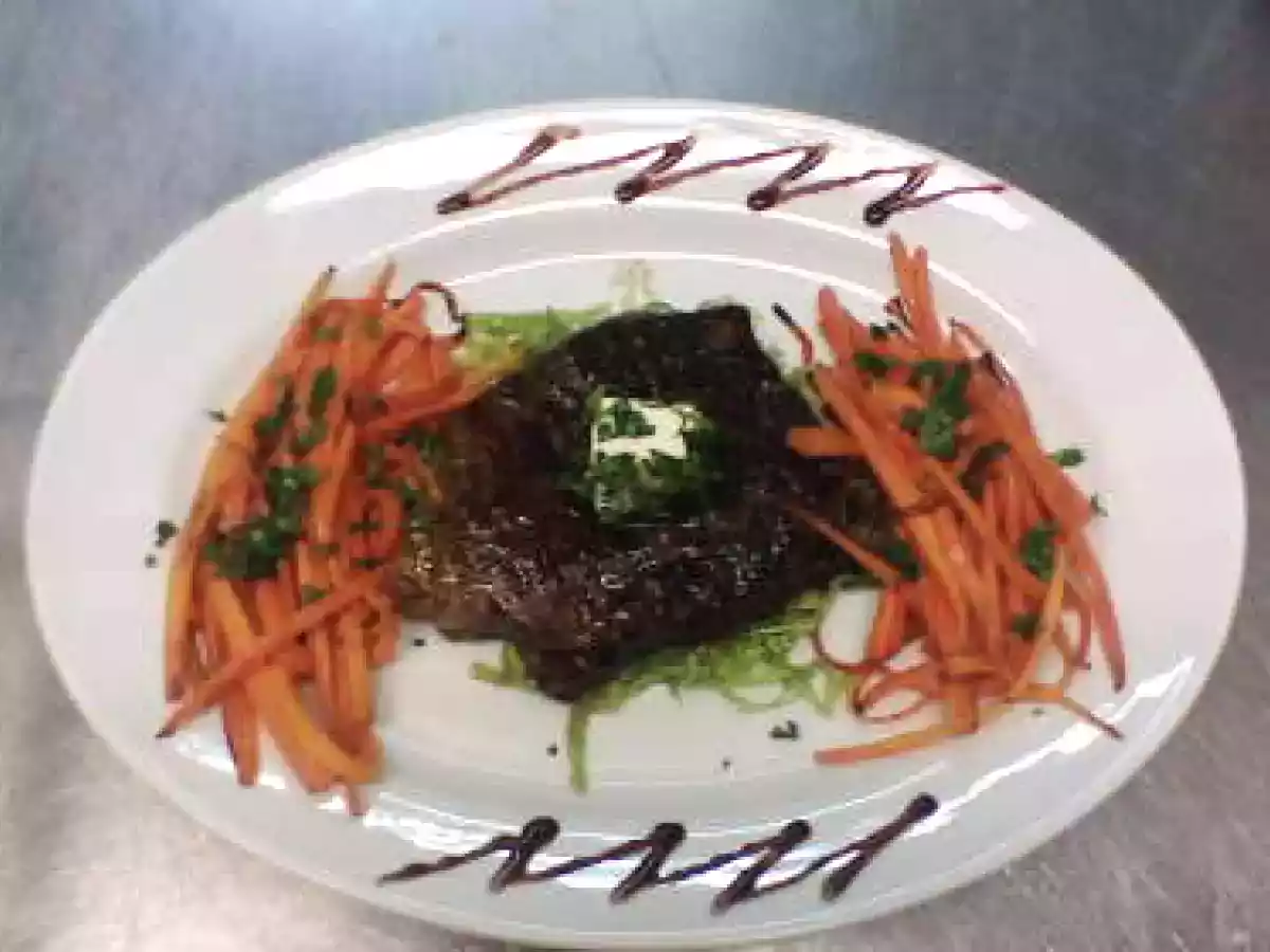 Muschi de vita la gratar cu garnitura de morcov sote