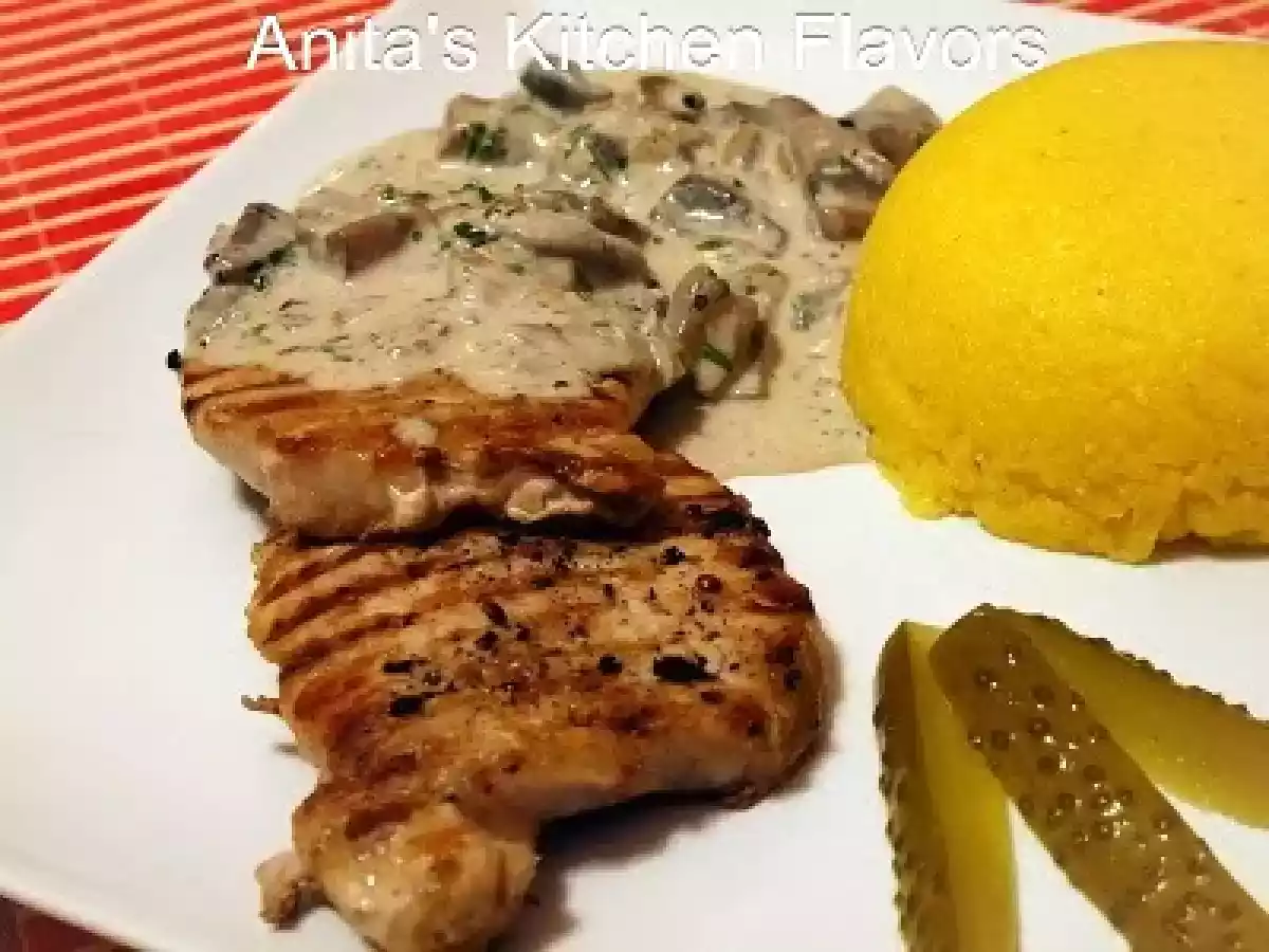 Muschi file la gratar in sos cremos de ciuperci