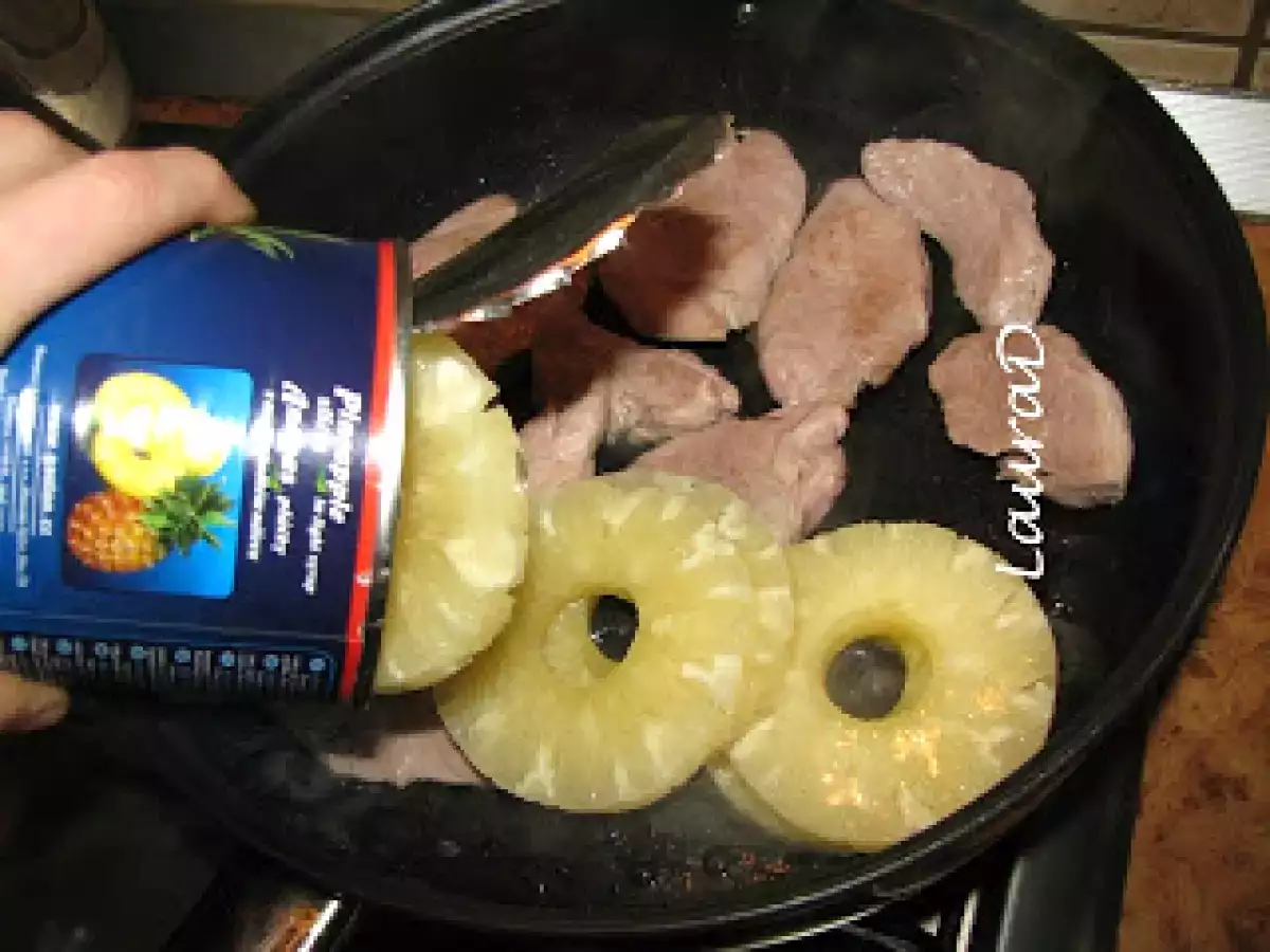 Muschiulet de porc cu ananas si sos picant - poza 2