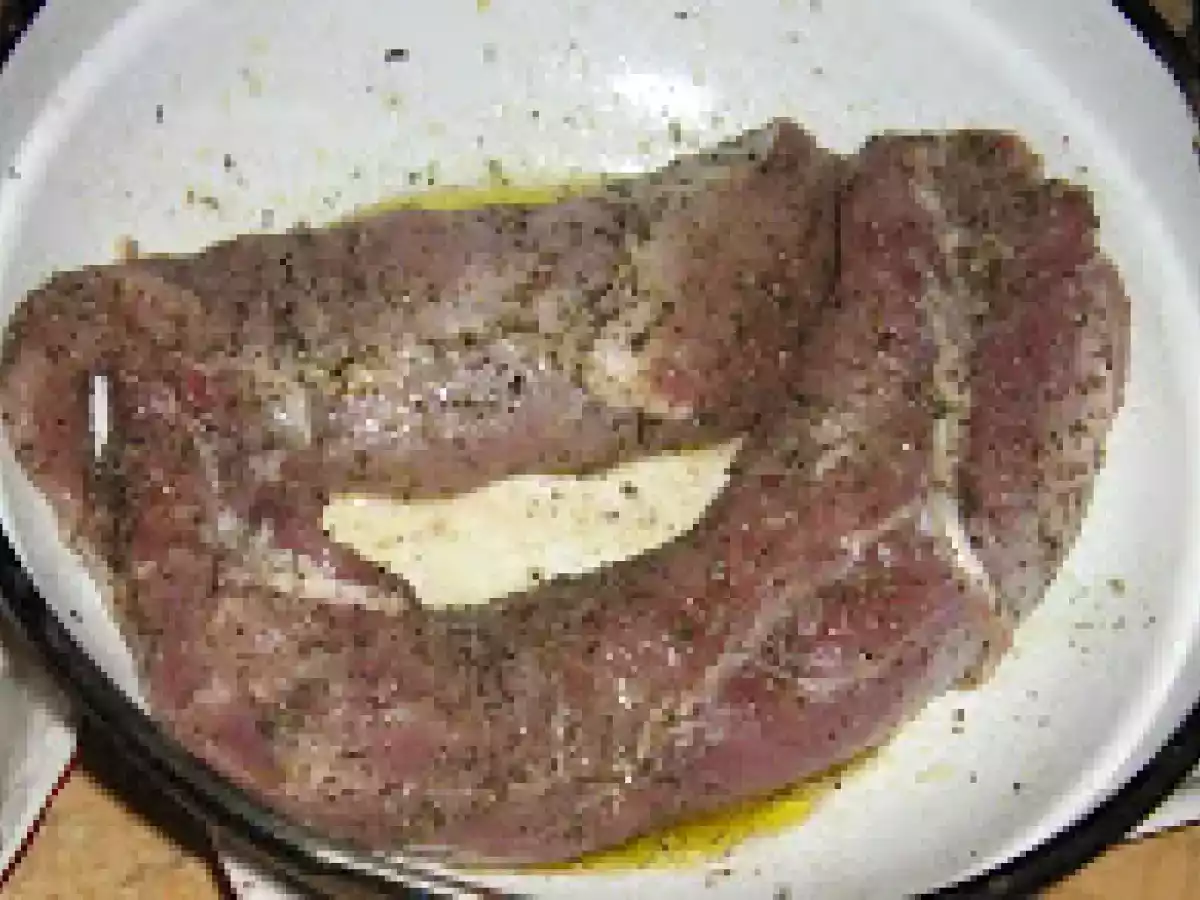 Muschiulet de porc cu ciuperci si usturoi verde - poza 2