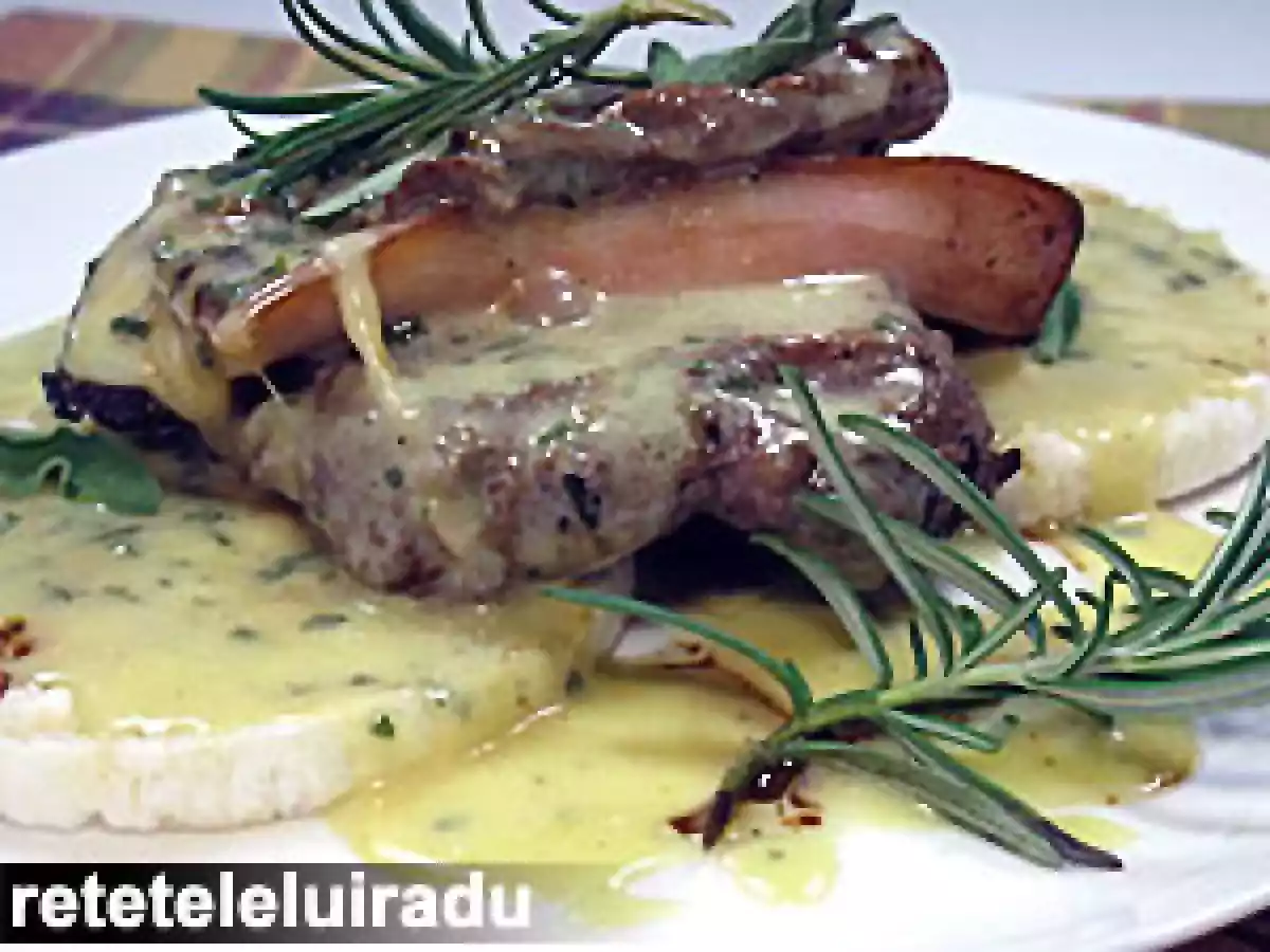 Muschiulet de porc cu sos aromat si tartine de orez