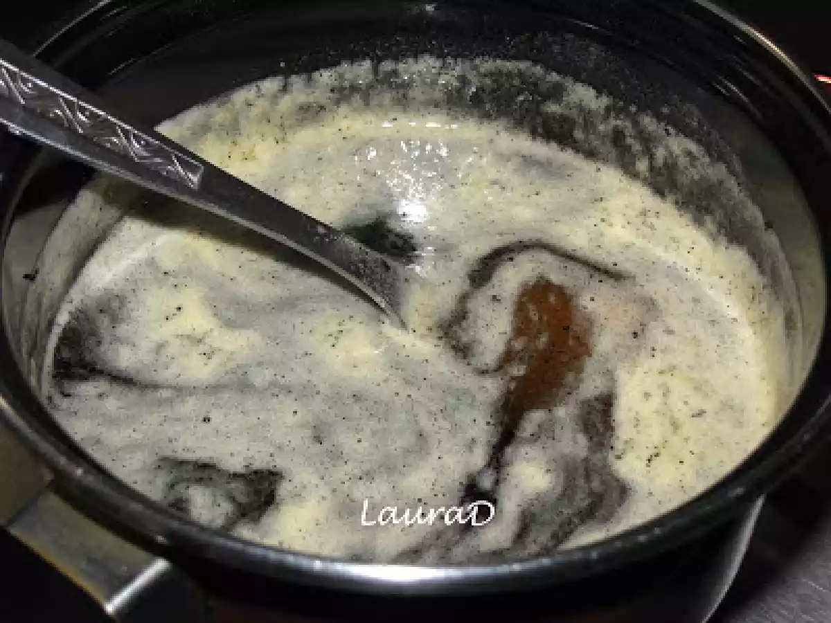 Napolitane cu crema alba de vanilie pufoasa si crocanta - poza 3