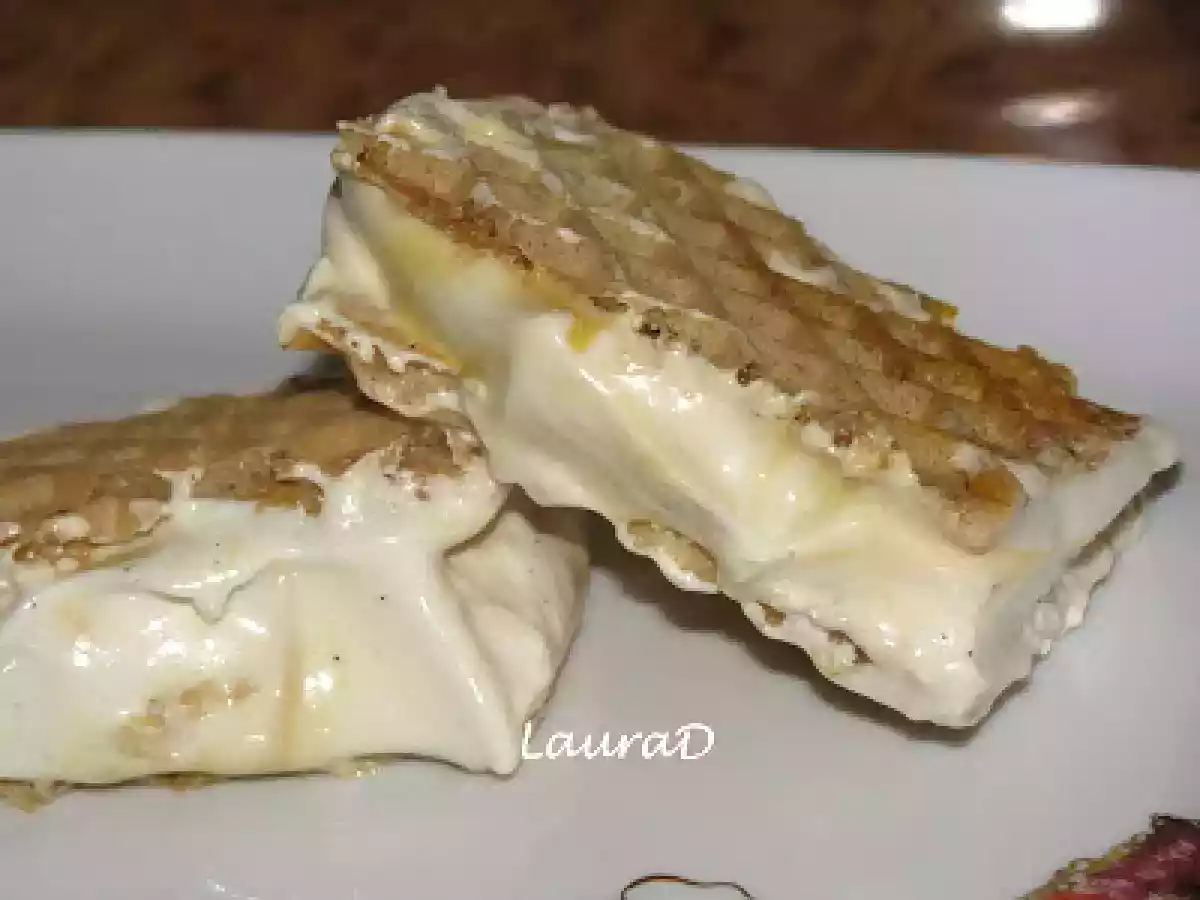 Napolitane cu crema alba de vanilie pufoasa si crocanta - poza 8