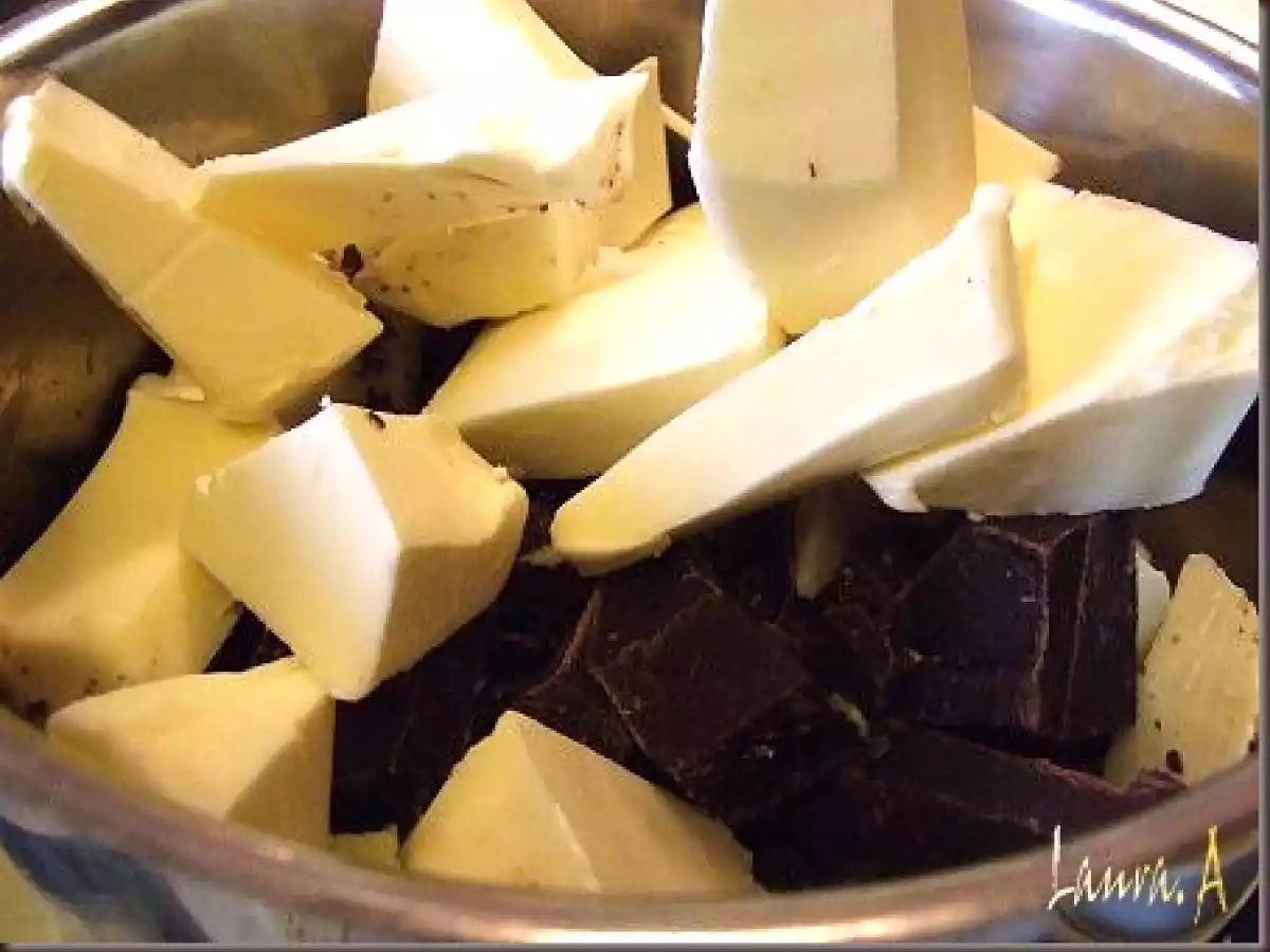 Negresa cu inima de cocos si migdale - poza 2