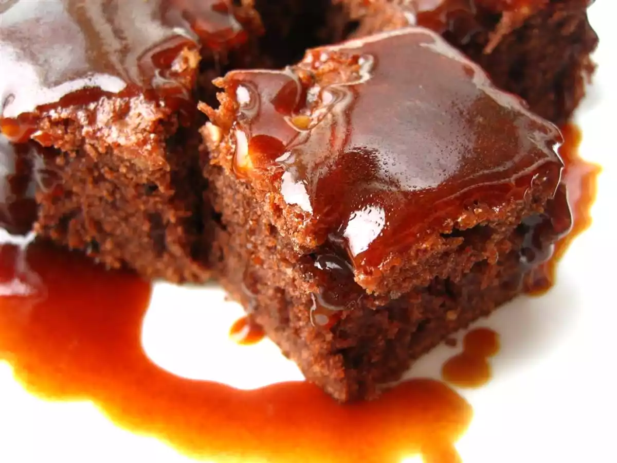 Negresa cu nuci si sos de cafea