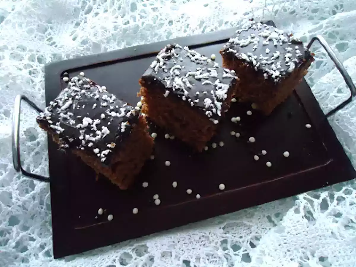 Negresa de post cu nuci si glazura de cacao