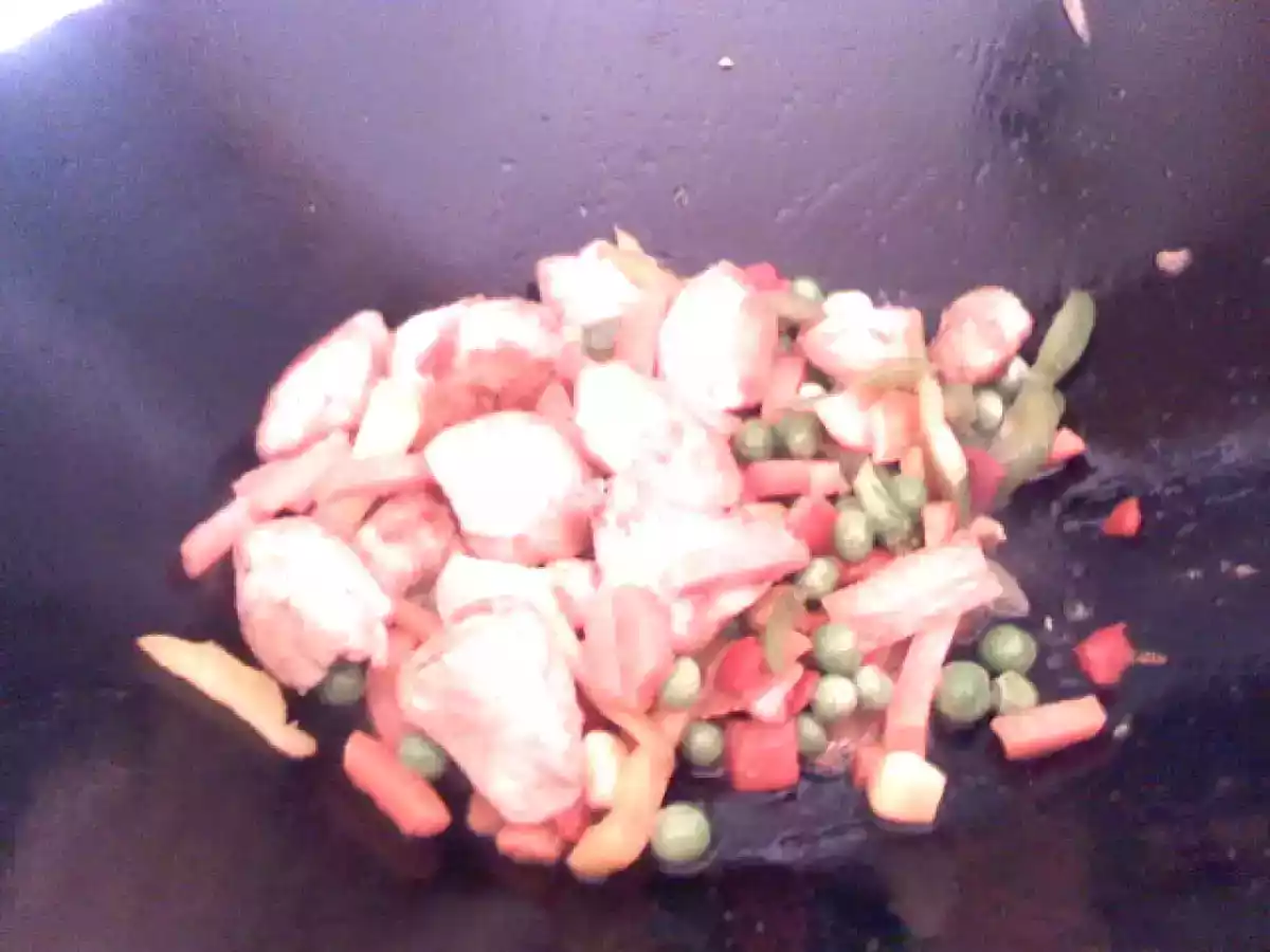 Noodles cu pui si legume