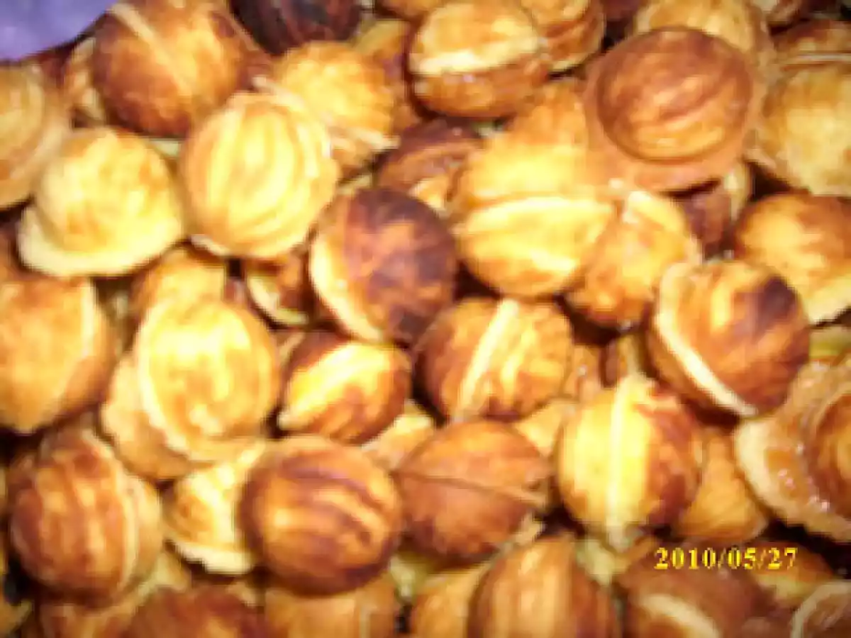 NUCI UMPLUTE CU CREMA