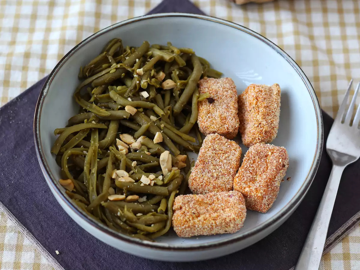 Nuggets crocanți de tofu și fasole verde în stil thailandez, preparați în friteuza cu aer cald