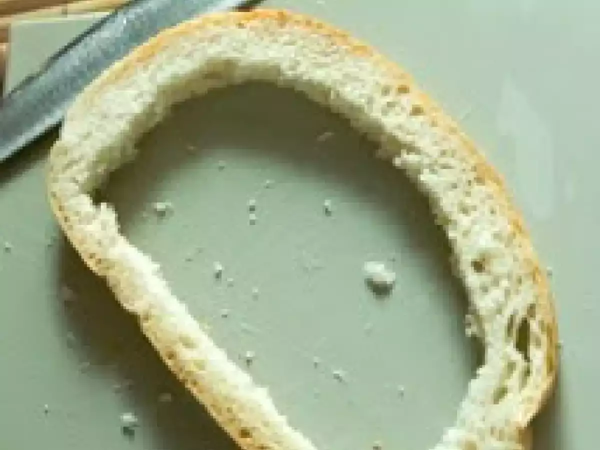 Ochiuri in paine - poza 2