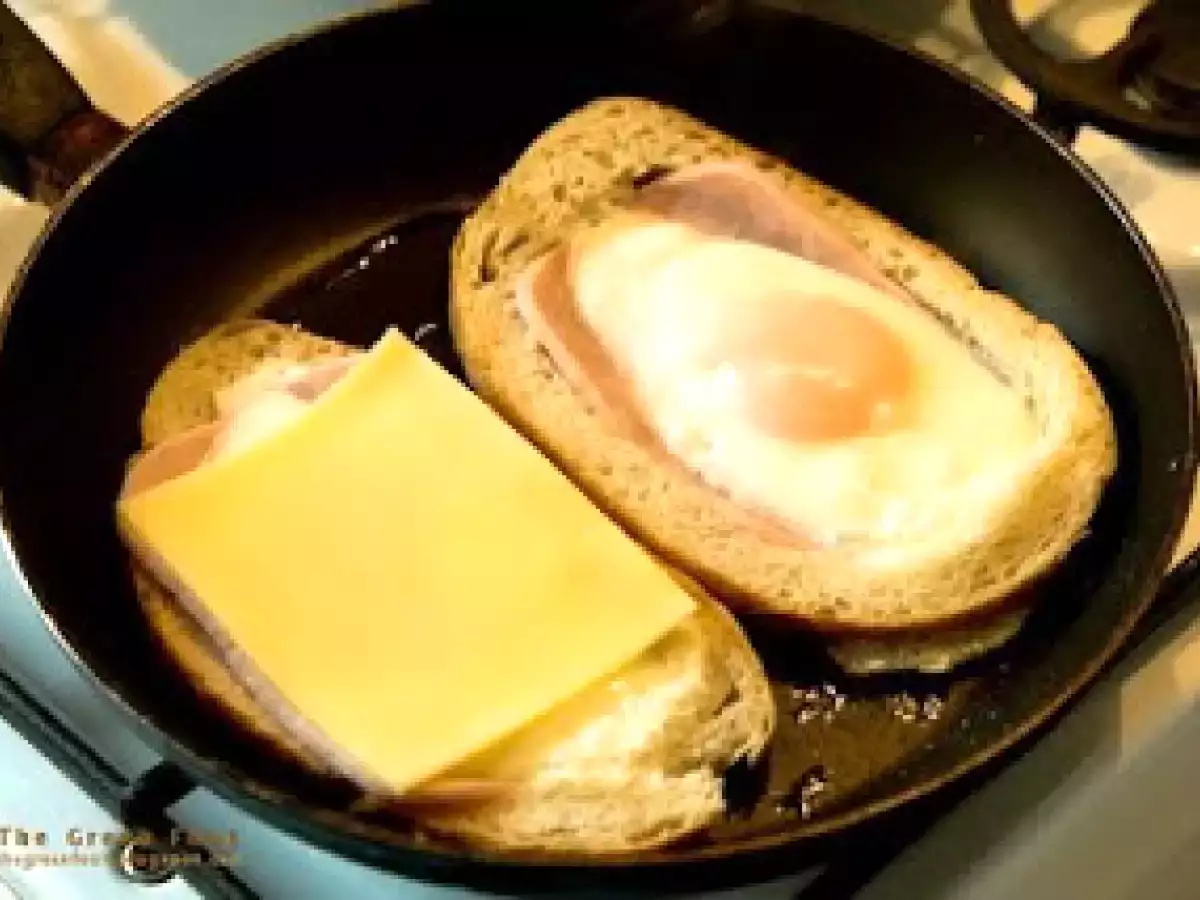 Ochiuri in paine - poza 4