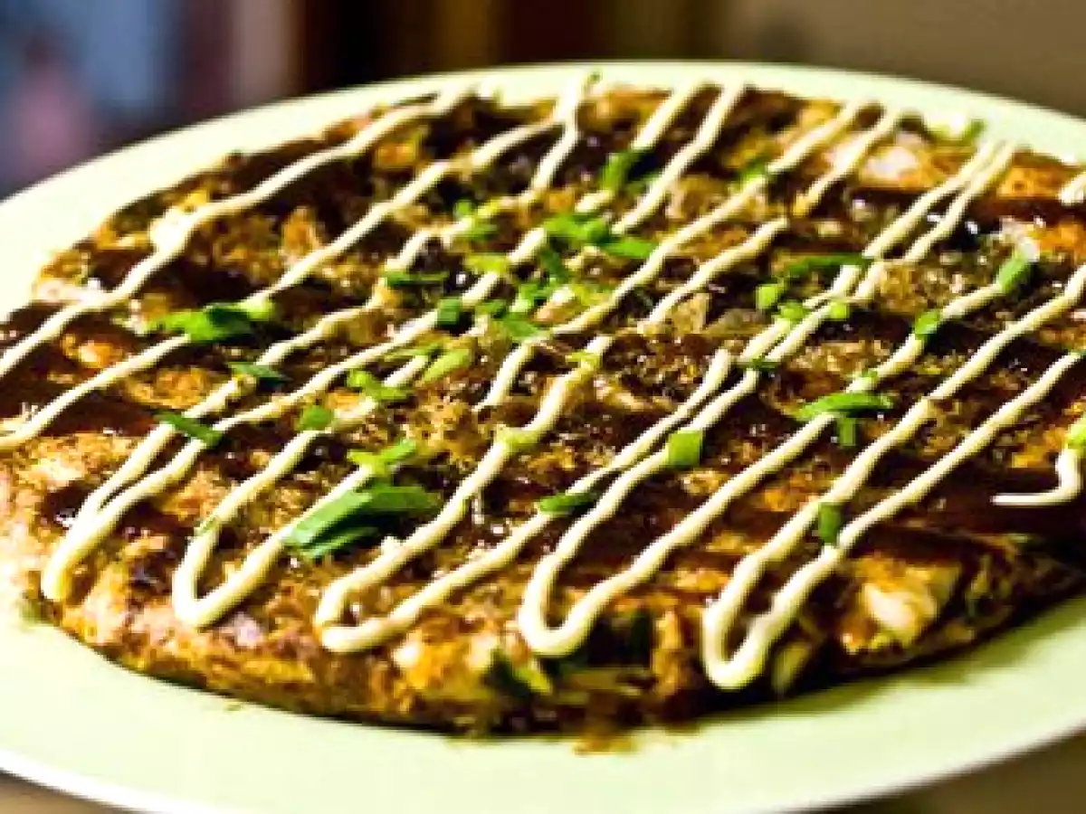 Okonomiyaki (Placinta japoneza)
