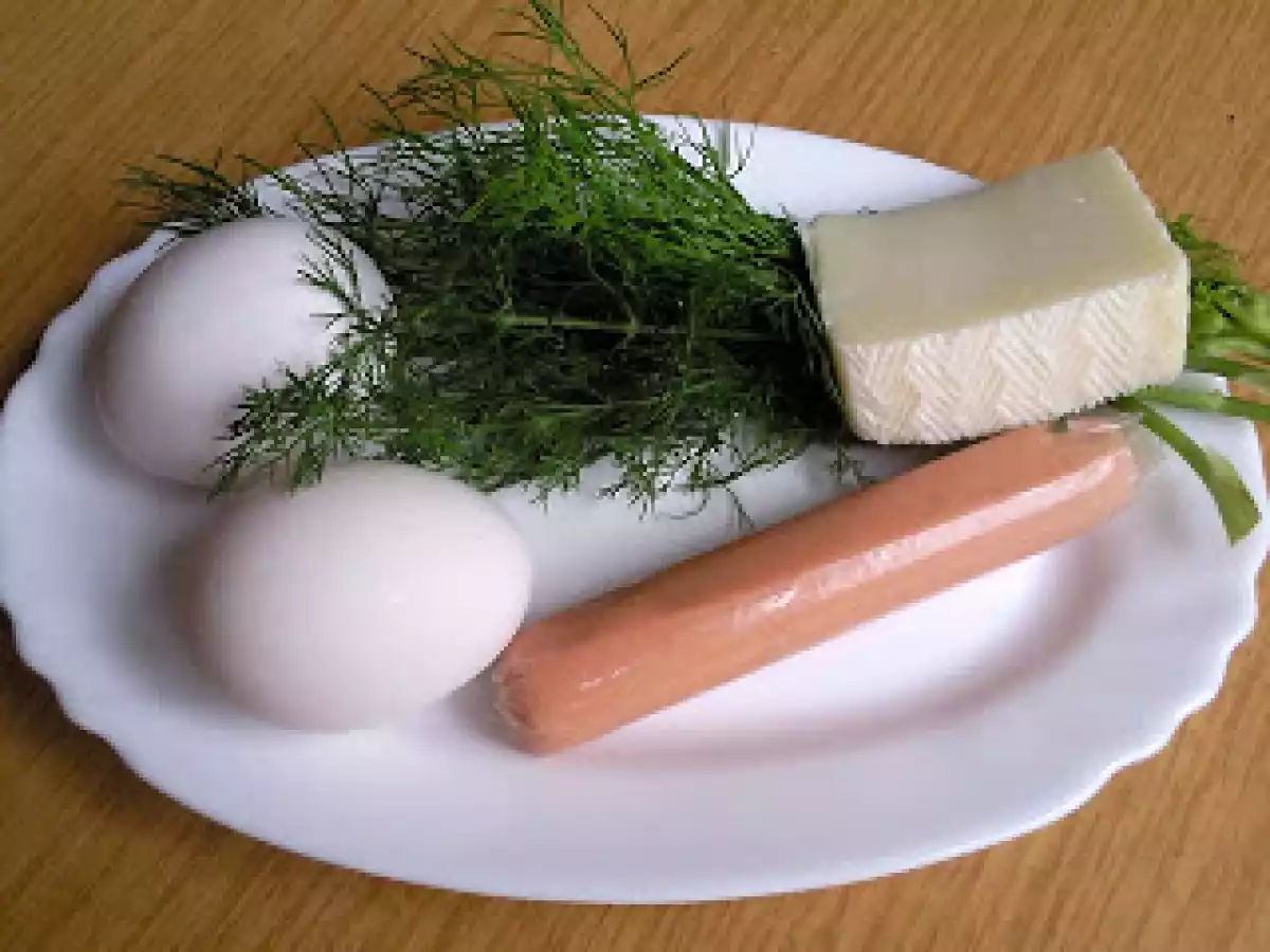 OMLETA CU CASCAVAL SI CRENVUSTI VEGETALI / TORTILLA FRACESA CON QUESO Y SALCHICHA VEGETAL - poza 2