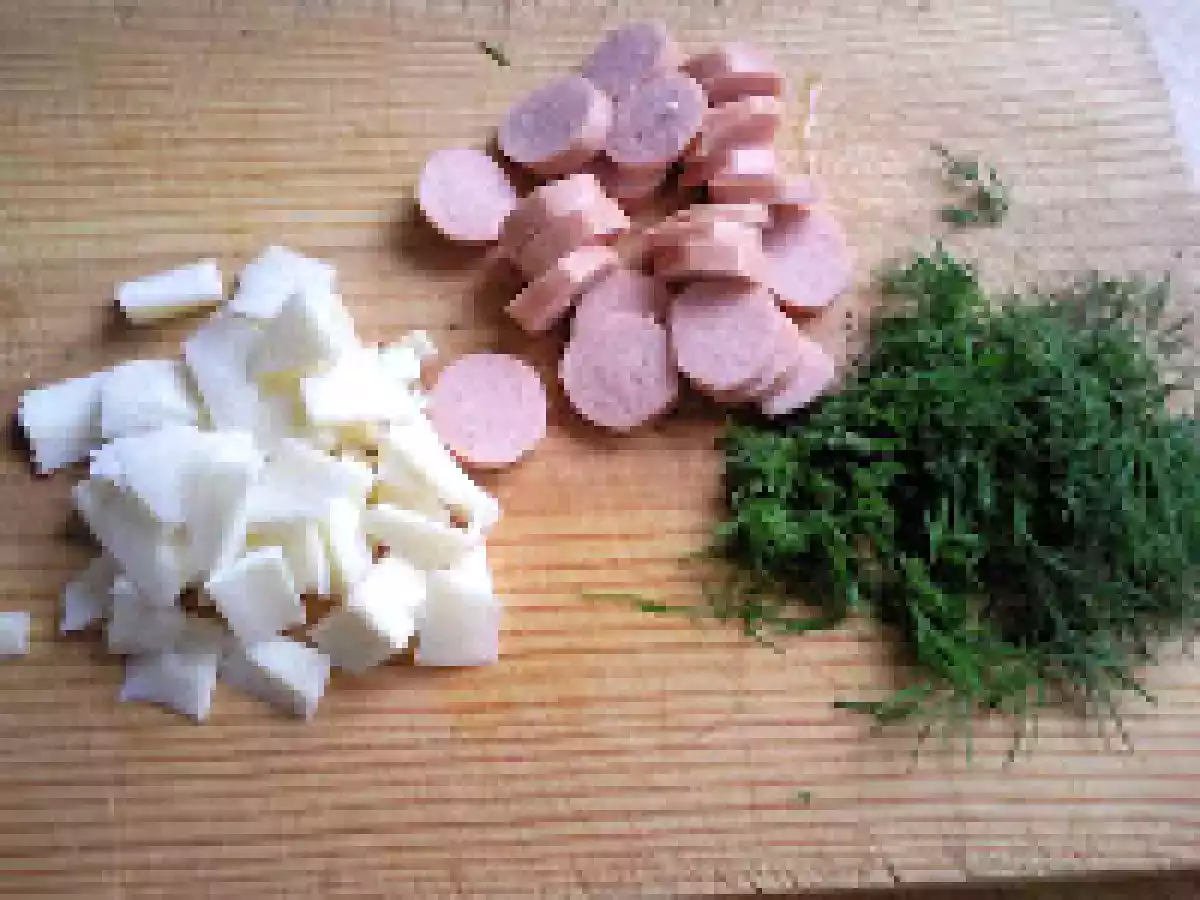 OMLETA CU CASCAVAL SI CRENVUSTI VEGETALI / TORTILLA FRACESA CON QUESO Y SALCHICHA VEGETAL - poza 3