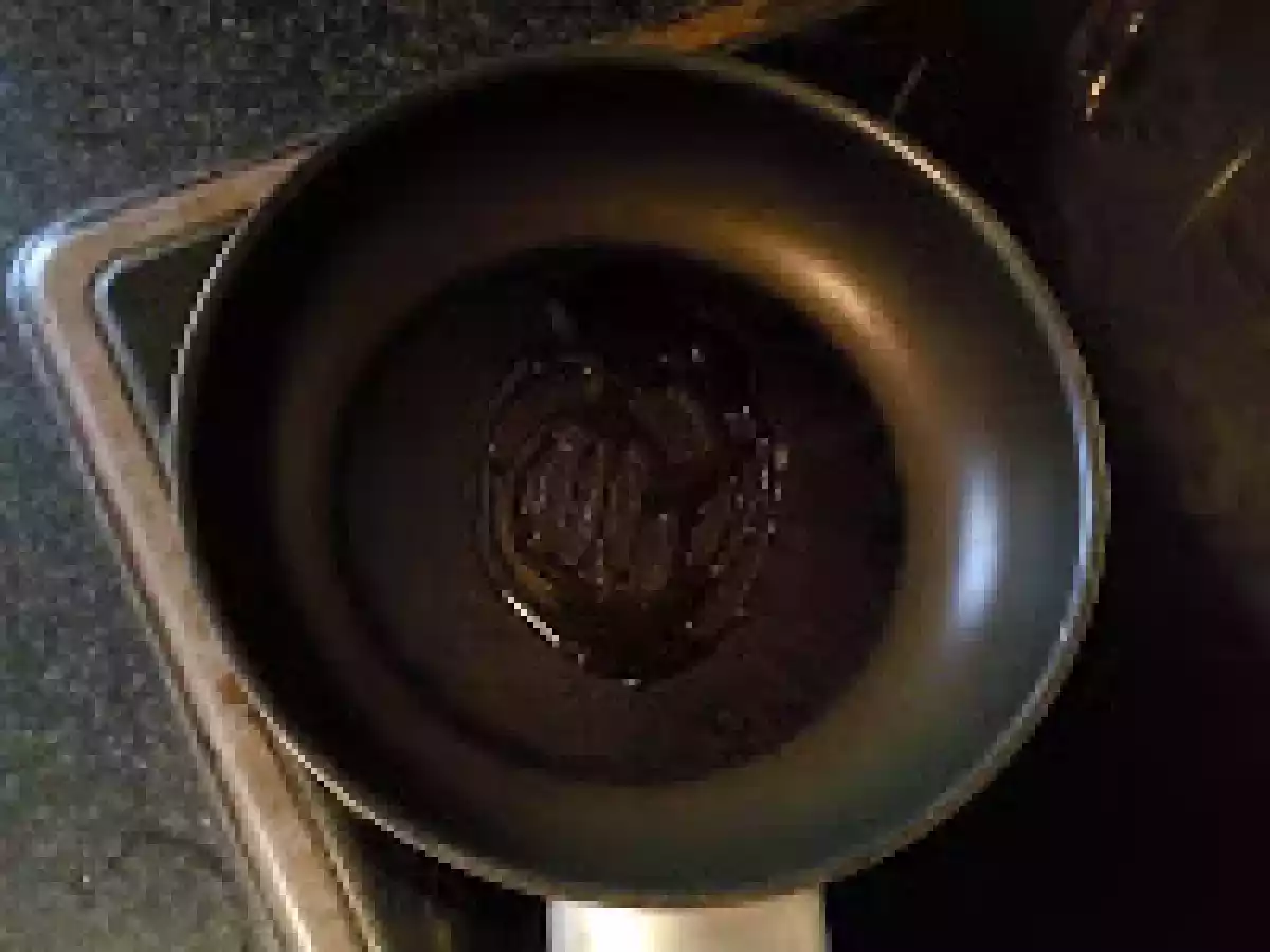 OMLETA CU CASCAVAL SI CRENVUSTI VEGETALI / TORTILLA FRACESA CON QUESO Y SALCHICHA VEGETAL - poza 7