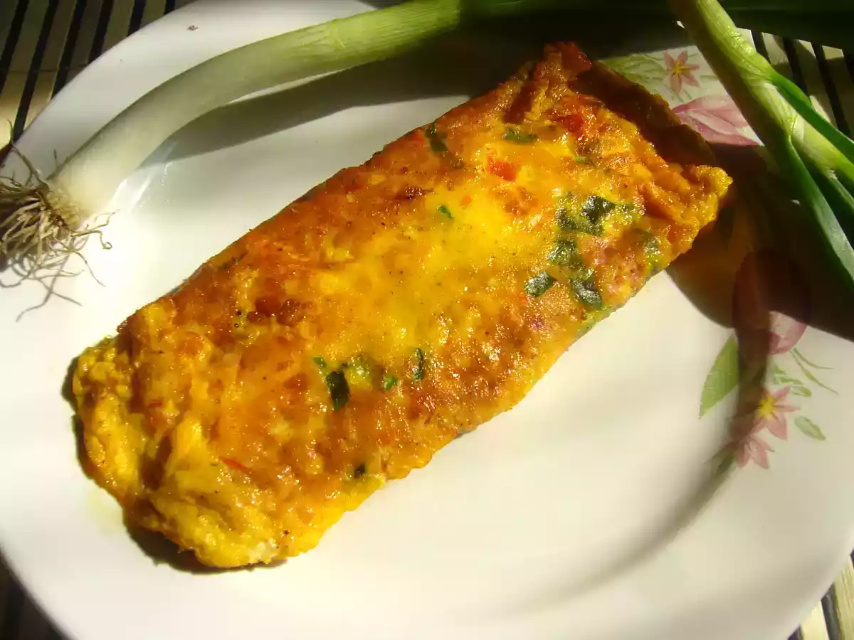 Omleta cu ceapa verde si rosii - poza 3