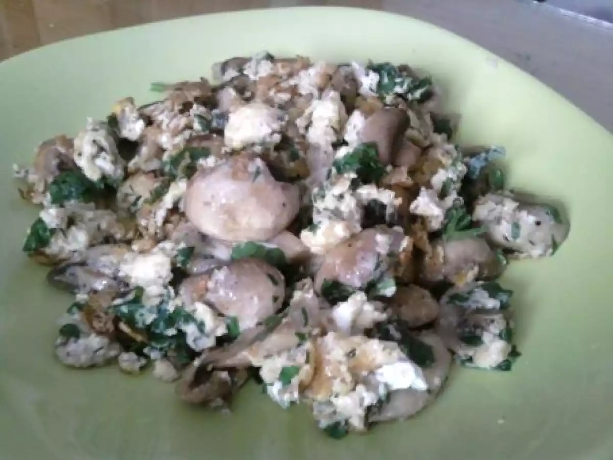 Omleta cu ciuperci si usturoi