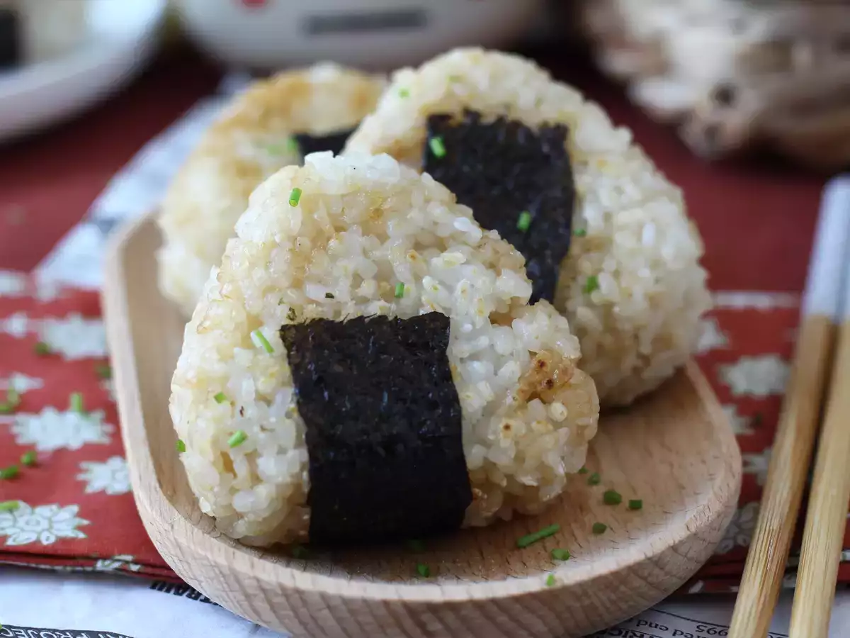 Onigiri prăjite, umplute cu brânză topită: o să le devorați! - poza 3
