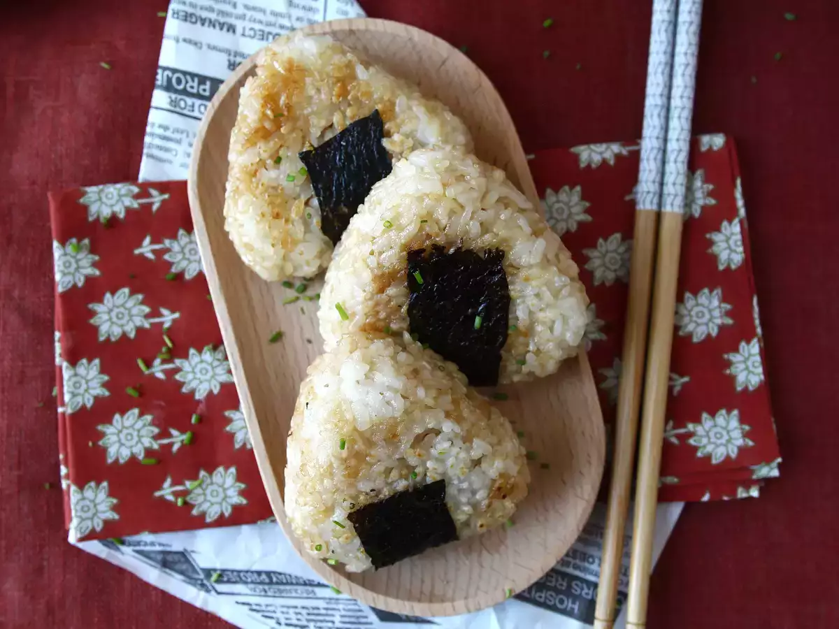 Onigiri prăjite, umplute cu brânză topită: o să le devorați! - poza 5