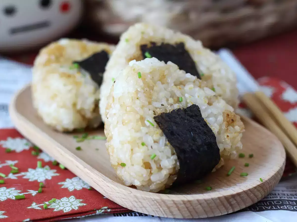 Onigiri prăjite, umplute cu brânză topită: o să le devorați! - poza 7