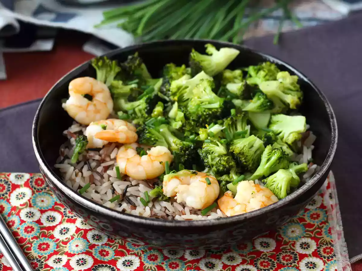 Orez brun cu broccoli și creveti! Ușor și echilibrat