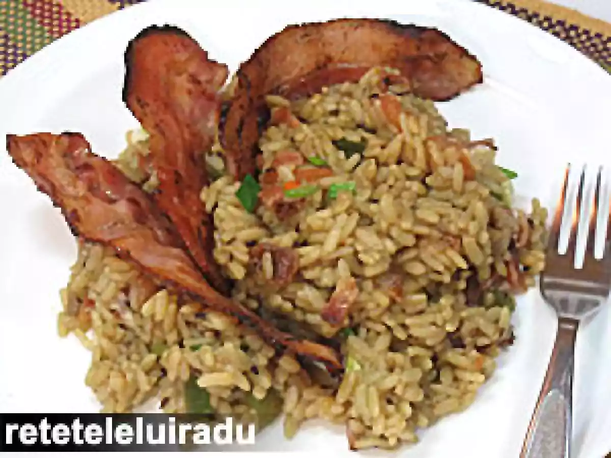 Orez cu bacon si chimen