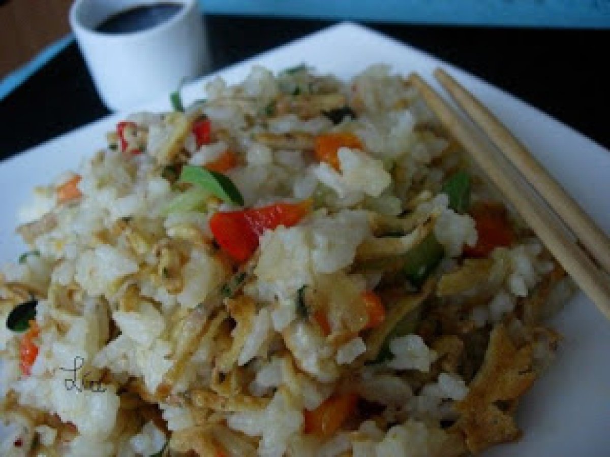 Orez prajit cu omleta si legume Rețetă Petitchef