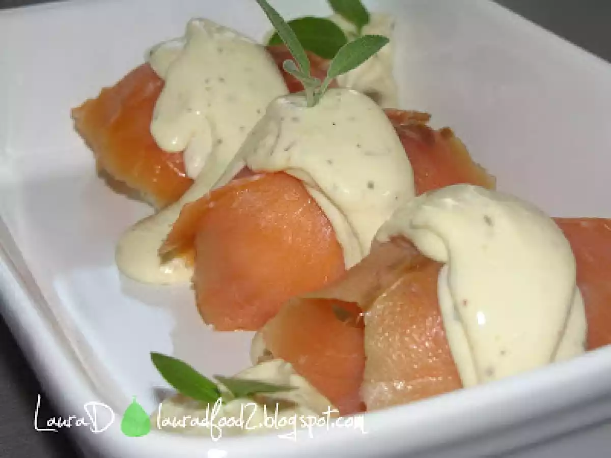 Ou invelit in somon afumat si sos de branza - poza 2