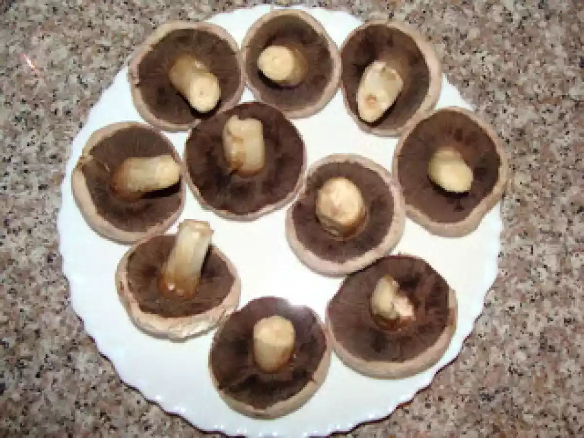 Oua umplute cu ciuperci