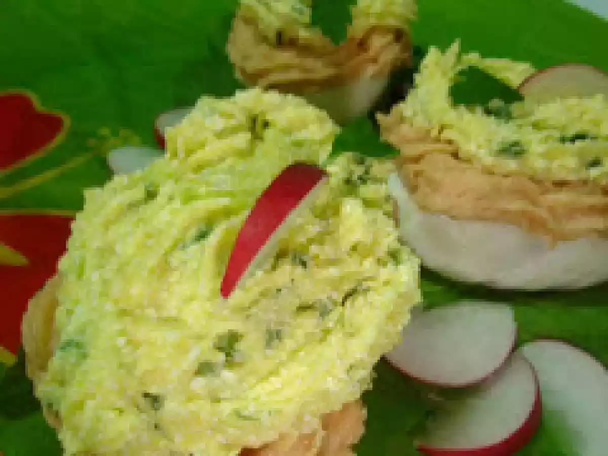 Oua umplute cu somon