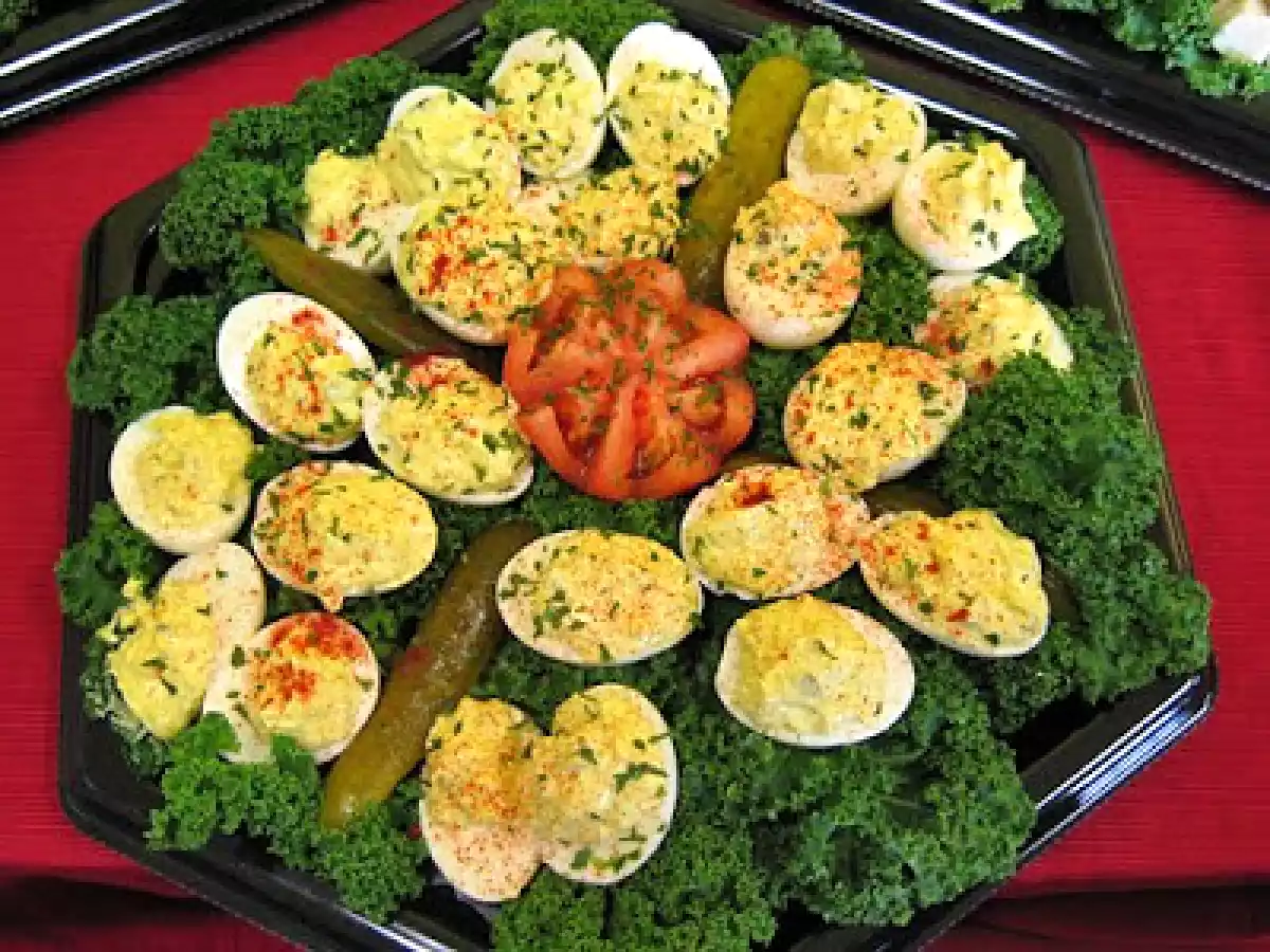 Oua umplute cu telemea