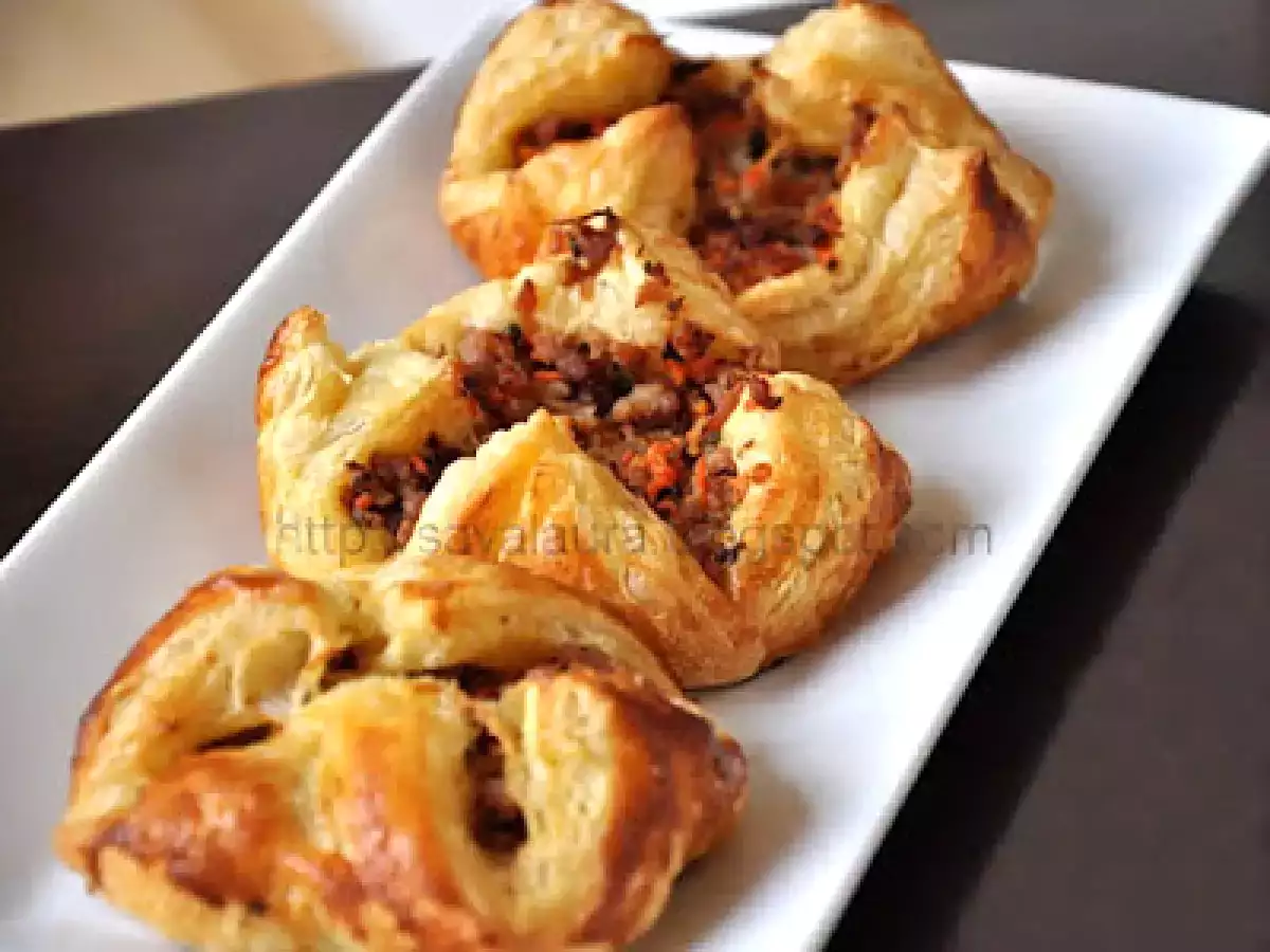 Pachetele cu umplutura de carne si morcovi - poza 4