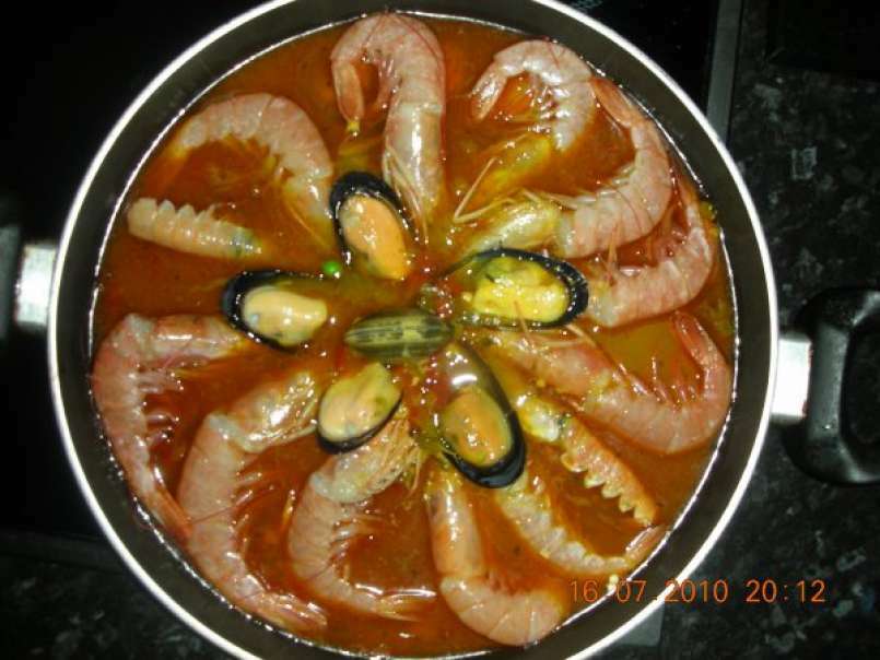 Paella cu fructe de mare